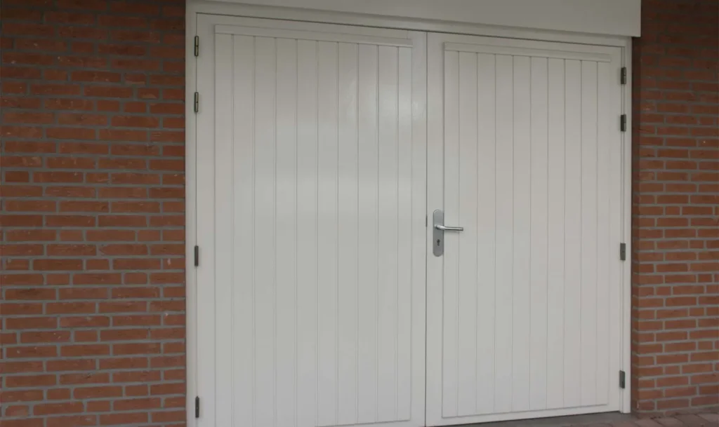 Witte garagedeur geplaatst in Kaatsheuvel