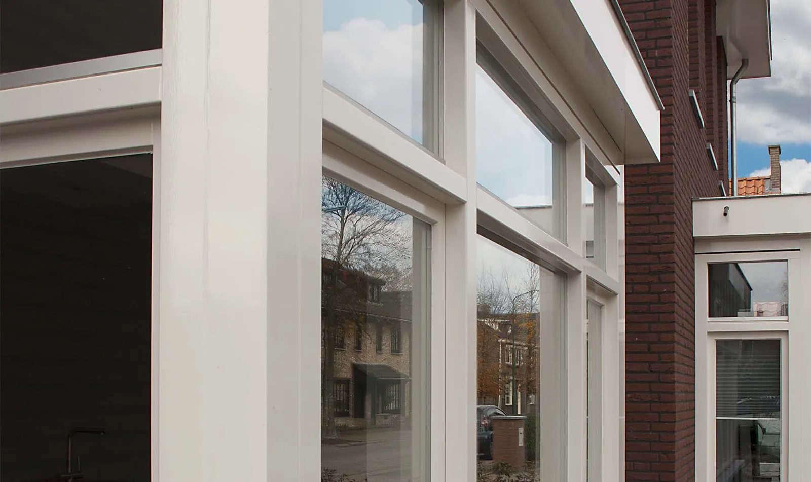 Nieuwbouw erker met veel glas in Kaatsheuvel